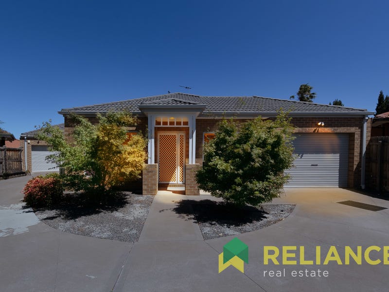 2/11 Kingsford Avenue, Melton South, VIC 3338