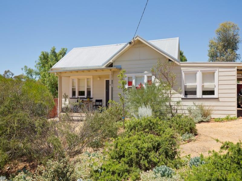 39 Wheeler Street, Castlemaine, Vic 3450 Property Details