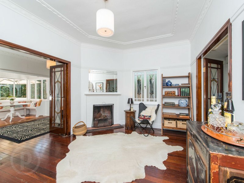 236 Chatsworth Rd, Coorparoo, Qld 4151 Property Details