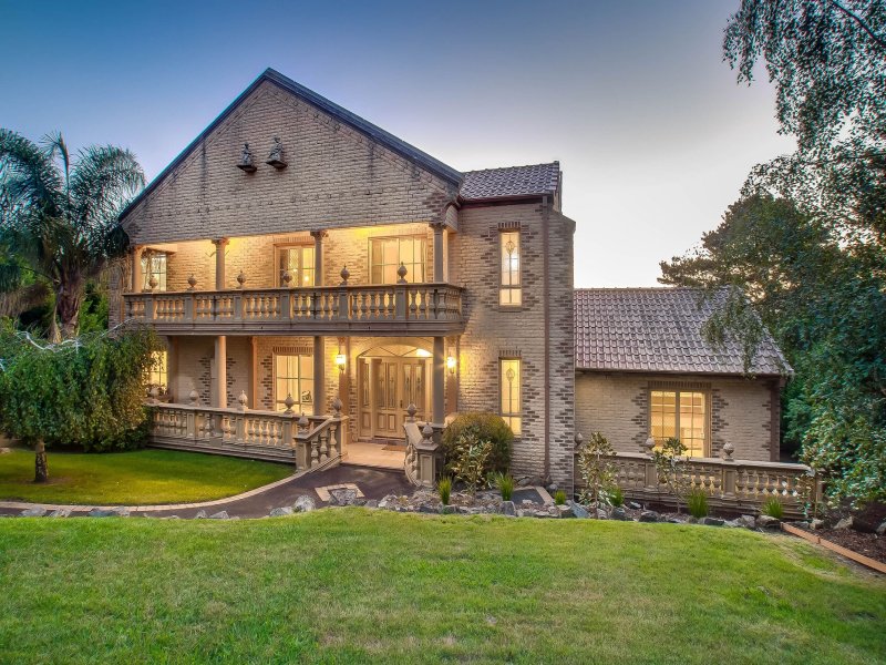 31 Fernleigh Drive, Mooroolbark, Vic 3138 Property Details