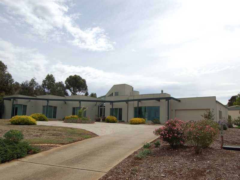 6 Bushby Court, Darley, Vic 3340