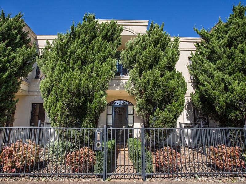 2/10 Edwards Road, Werribee, Vic 3030 Property Details