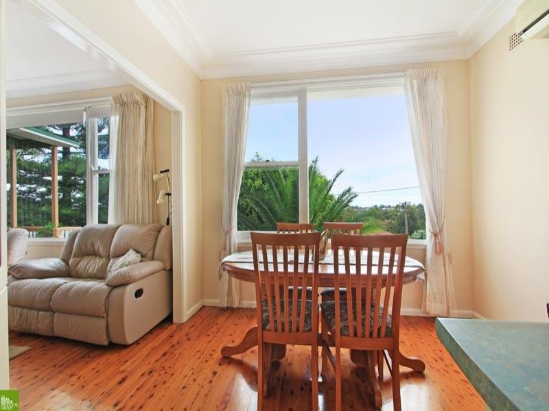 2 Canberra Road, Lake Heights, NSW 2502