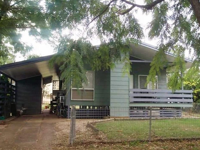 15 Roxburgh Street, Capella, Qld 4723