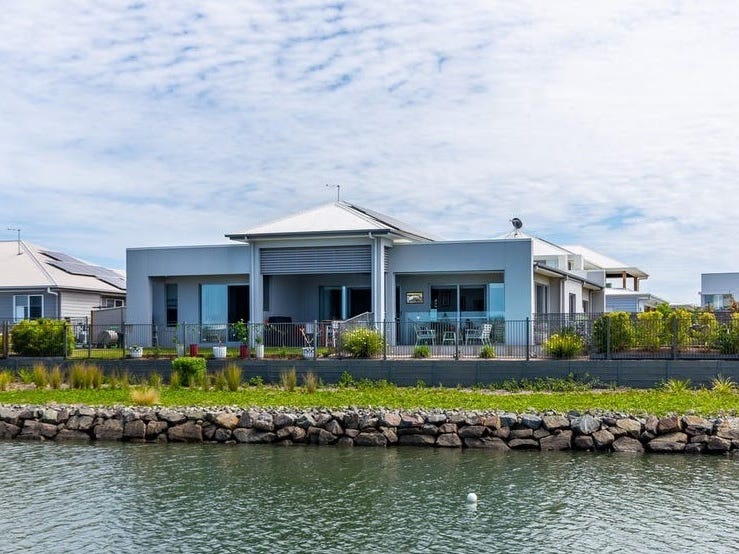98 Seaside Drive, Banksia Beach, QLD 4507