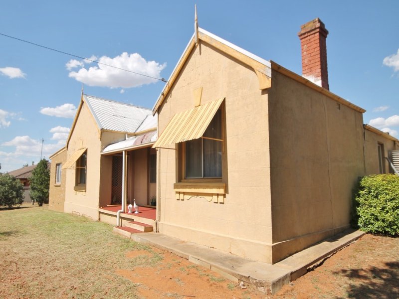 135 Willawong Street, Young, NSW 2594 Property Details