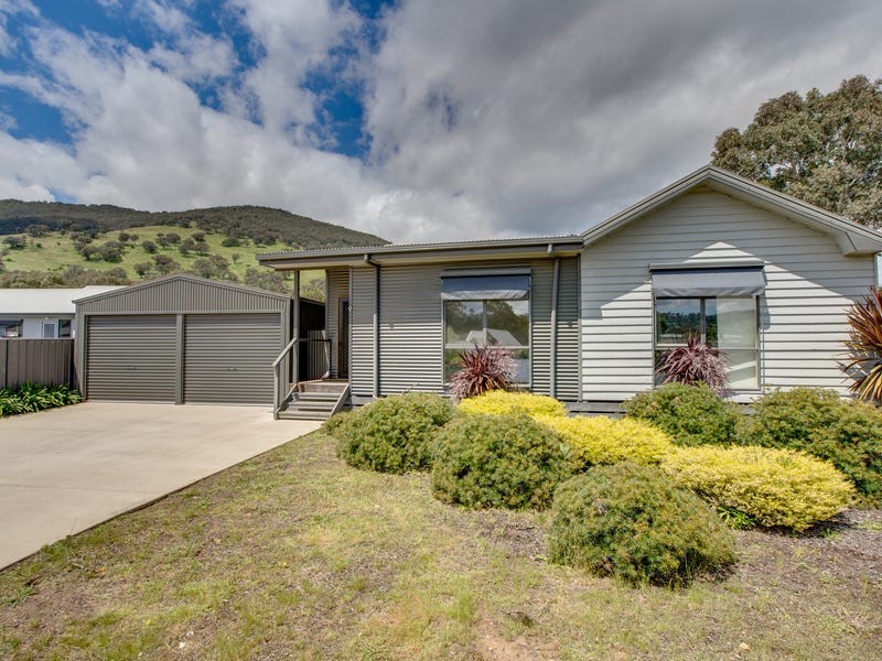 9 Towong Street East, Tallangatta, Vic 3700 Property Details