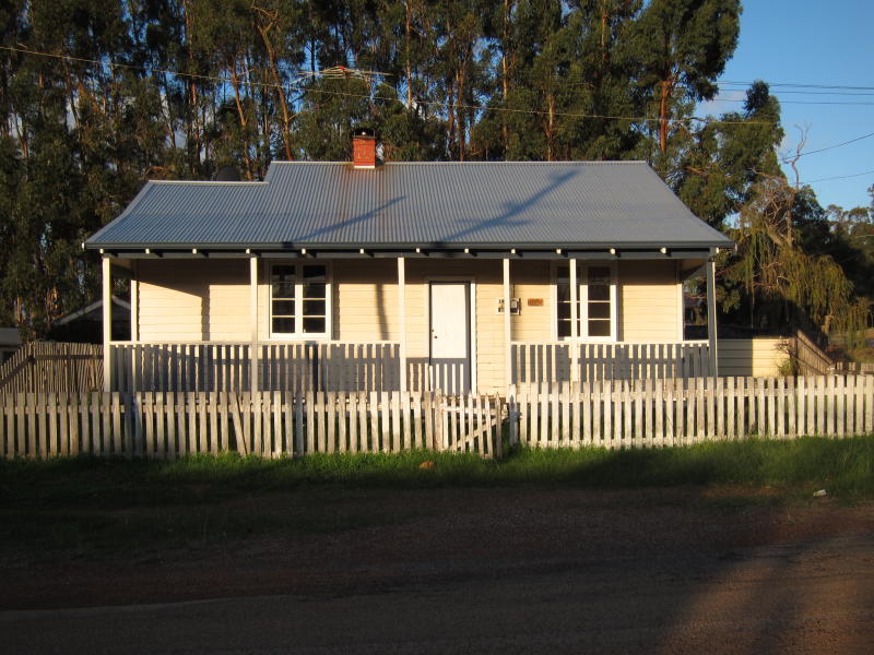 2 Millars Road, Jarrahdale, WA 6124 Property Details