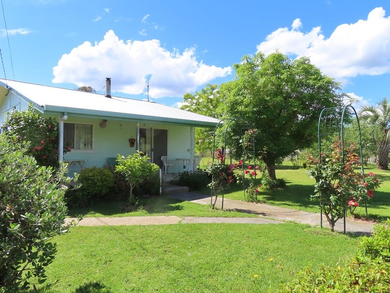 33 Gladstone Street, Jennings, NSW 4383 Property Details