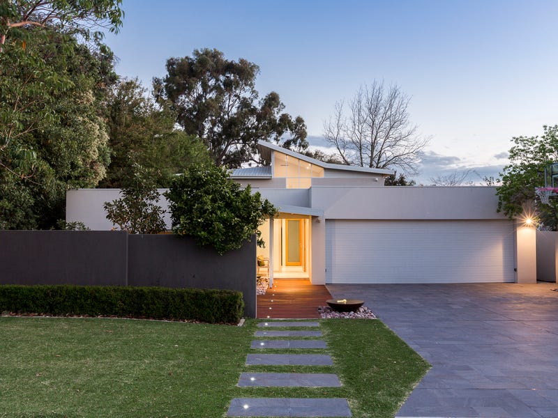 8 Circe Circle N, Dalkeith, WA 6009