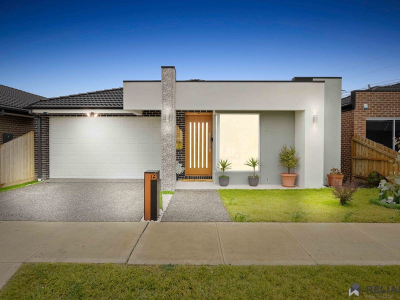 19 Hazel Way, Mickleham, Vic 3064 House for Sale