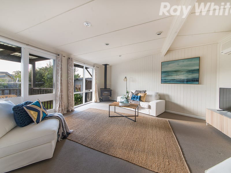 1 Johnson Drive, Ferntree Gully, VIC 3156