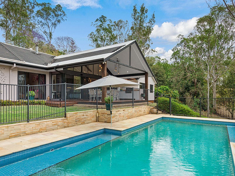 52 Upper Brookfield Road, Brookfield, QLD 4069