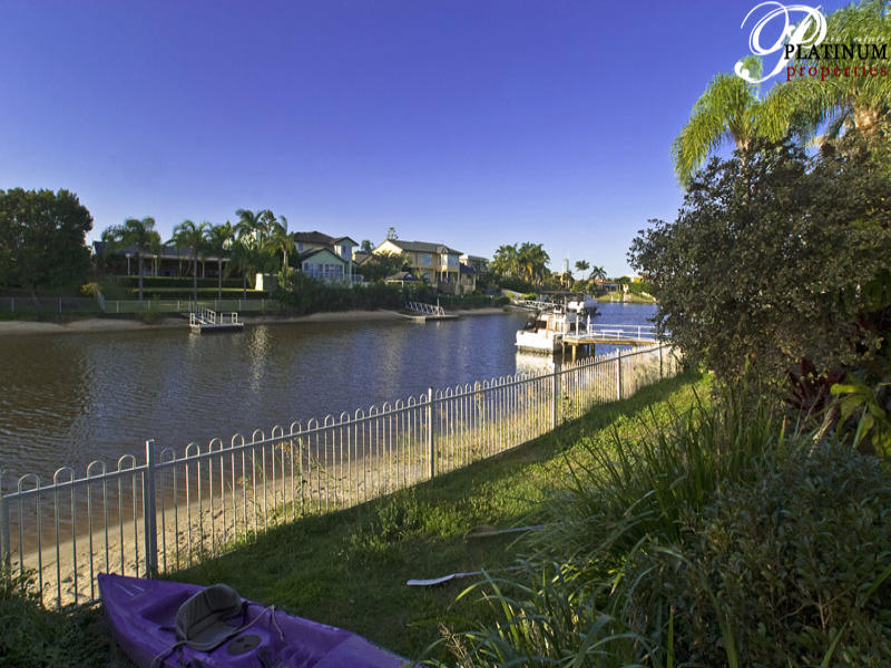 26 Kincardine Drive, Benowa, QLD 4217