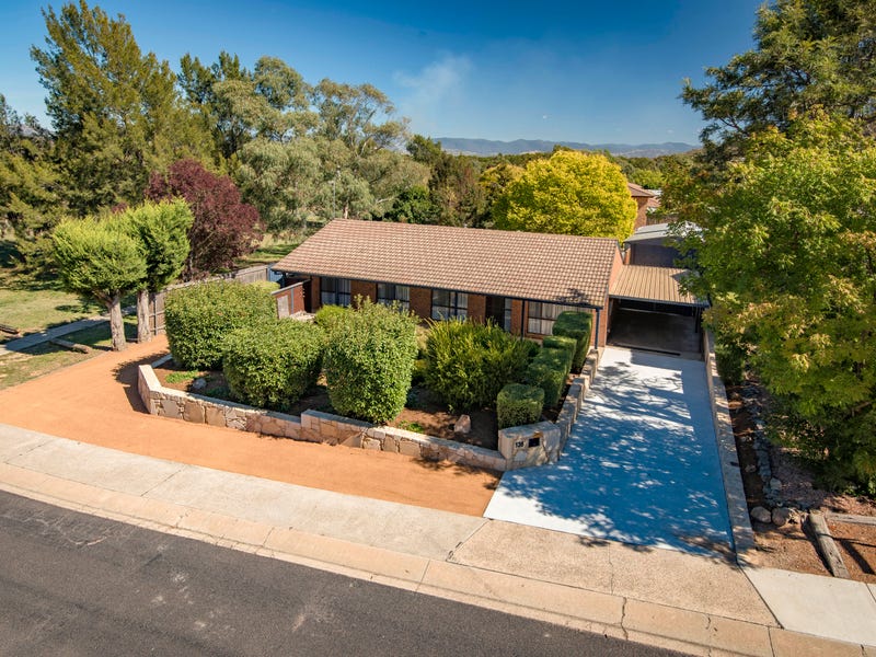 136 Jackie Howe Cres, Macarthur, ACT 2904