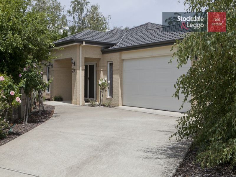 11 Waterside Drive, Drouin, Vic 3818 Property Details