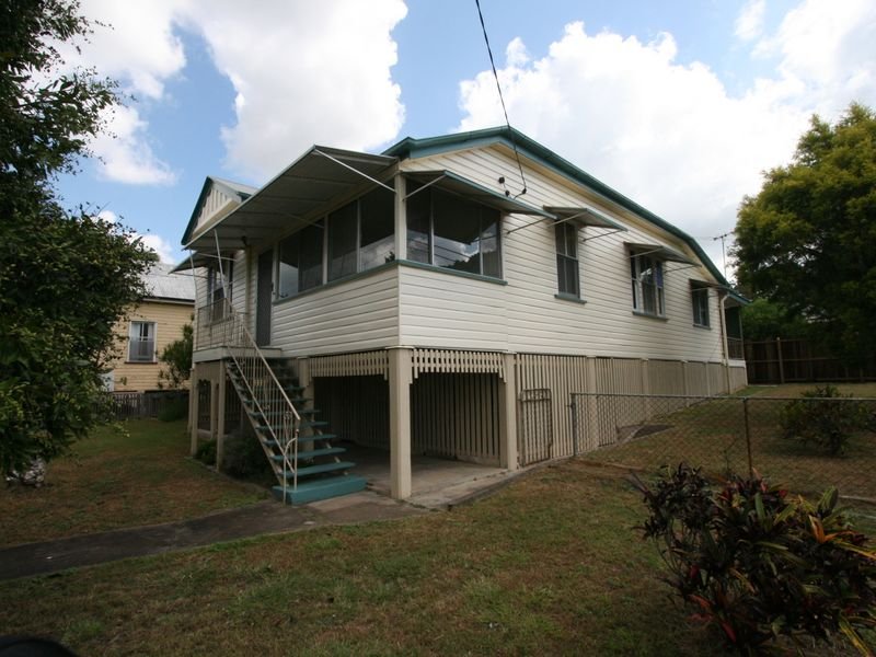 11 WHITEHILL RD, Newtown, Qld 4305 Property Details