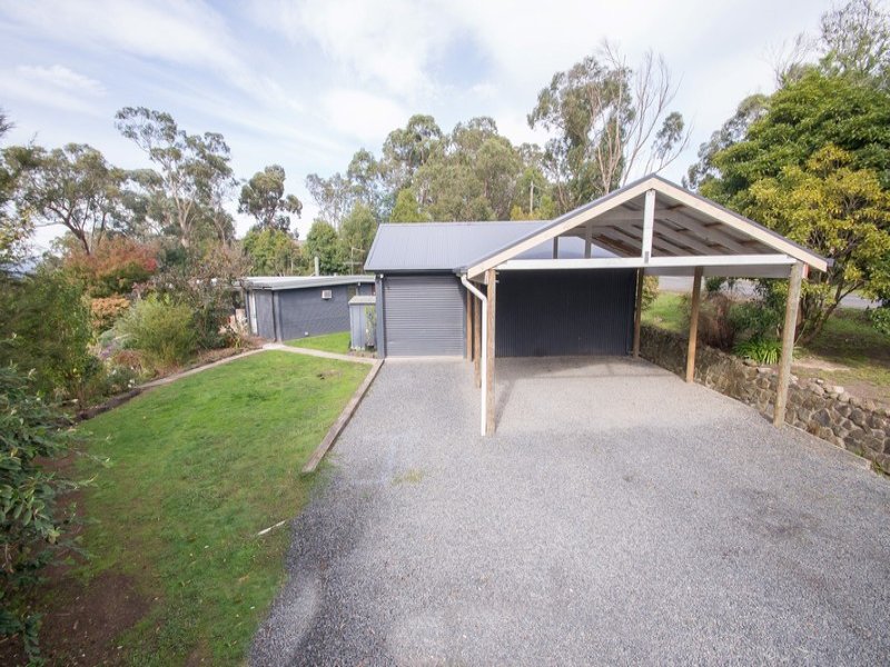 17 Allsops Road, Launching Place, VIC 3139