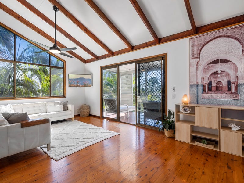 3 Narembeen Place, Elanora, Qld 4221 Property Details