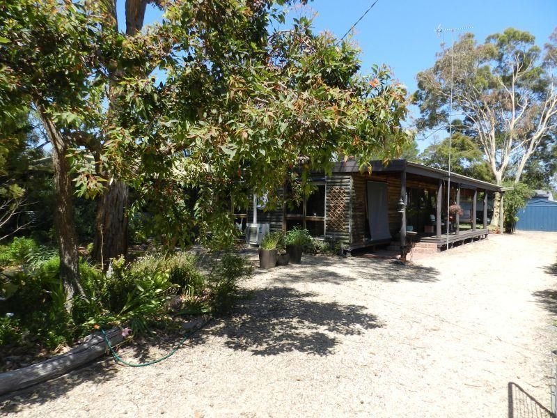 34 Tenth Avenue, Raymond Island, VIC 3880