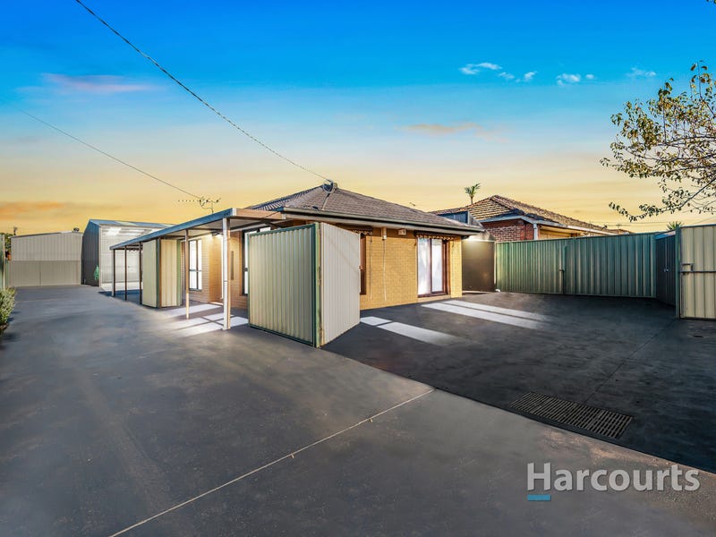 2015 Western Highway, Rockbank, Vic 3335 Property Details