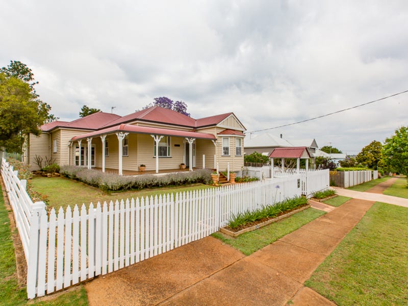 38 Cranley Street, South Toowoomba, Qld 4350