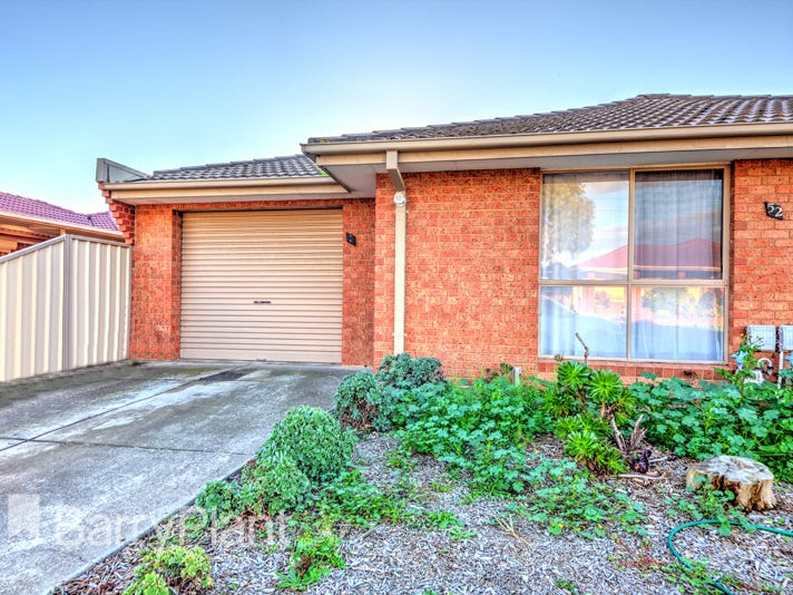 1/52 Currunghi Court, St Albans, VIC 3021