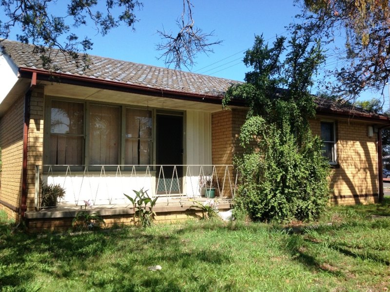 2 WOOLNOUGH PL, Cartwright, NSW 2168 Property Details