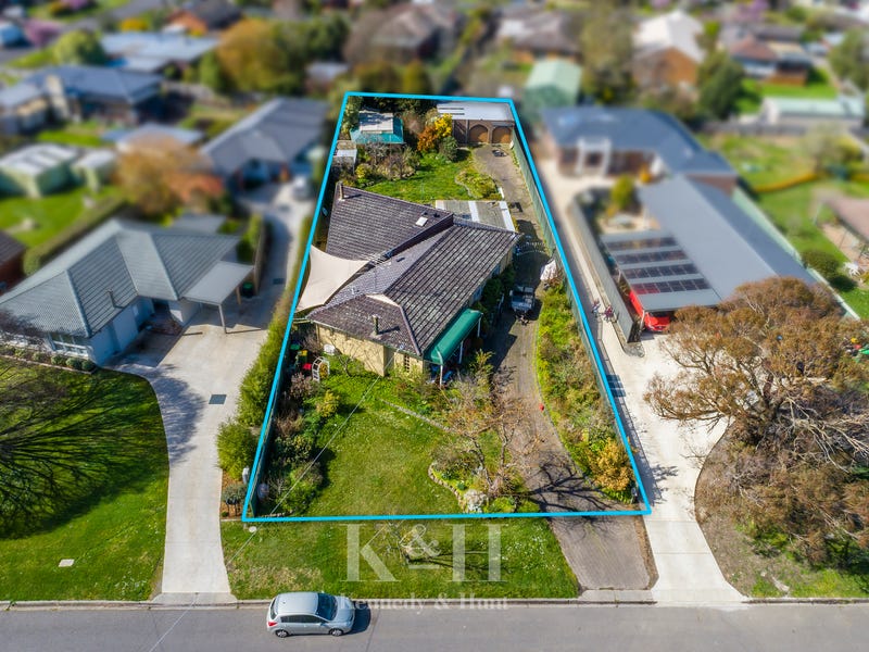 13 Worcester Road, Gisborne, Vic 3437 House for Sale