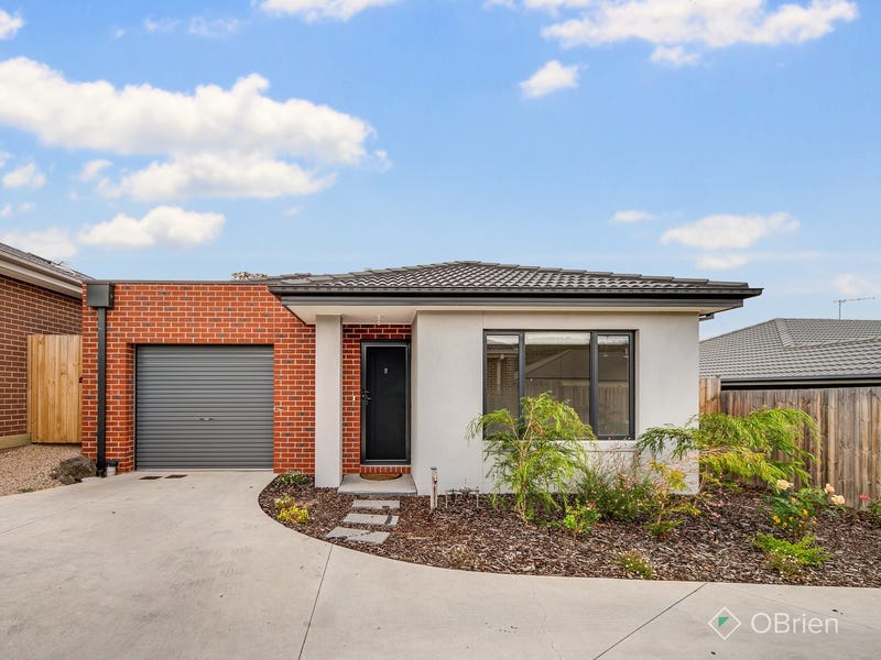 8 Auburn Close, Pakenham, VIC 3810