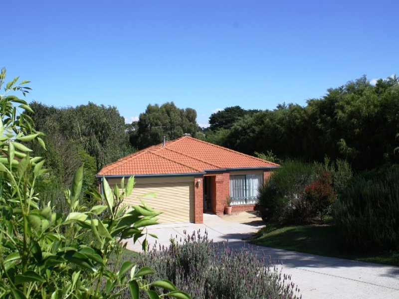 35 Robb Drive, Romsey, Vic 3434 Property Details