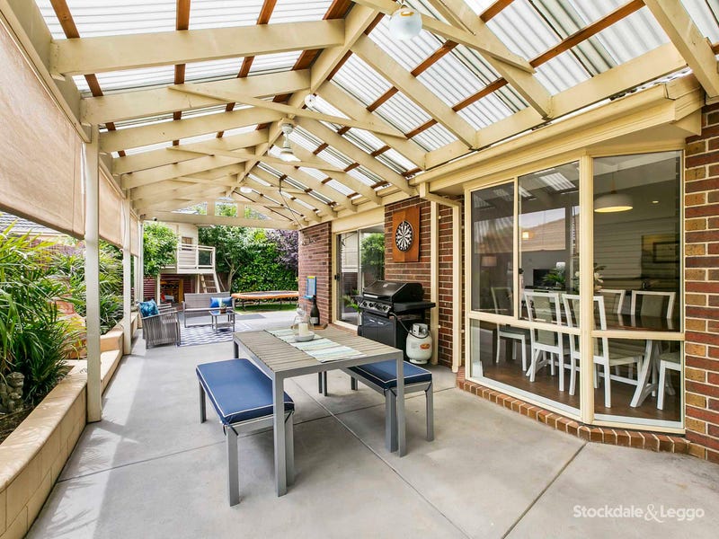 32 Brookland Greens Boulevard, Cranbourne, Vic 3977 Property Details