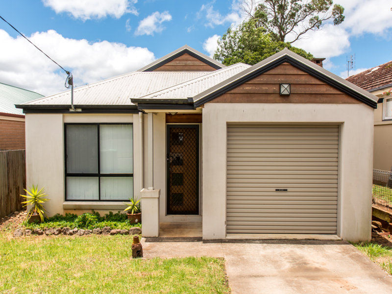 33 Henderson Street, Newtown, QLD 4350