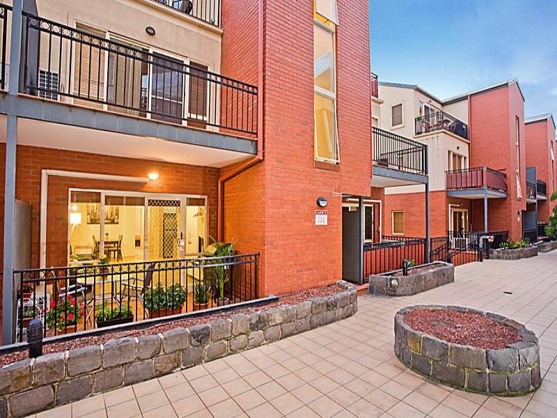 2/8 Mawbey Street, Kensington, Vic 3031 - Property Details