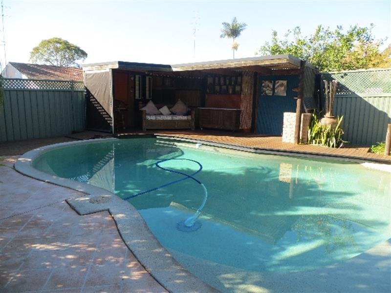 16 Macquarie Road, Mannering Park, NSW 2259