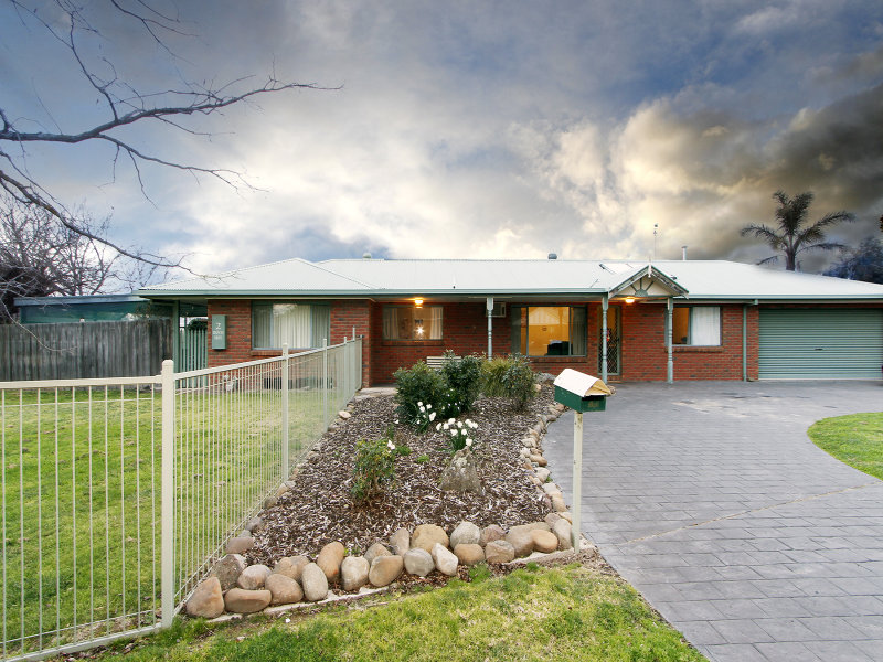 2 Stafford Drive, Sale, Vic 3850 Property Details