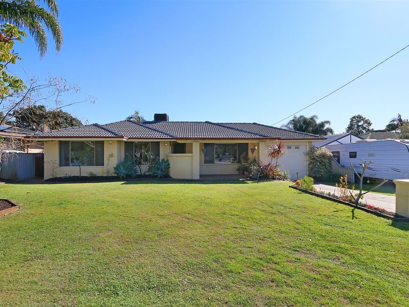 81 Berehaven ave, Thornlie, WA 6108 Property Details