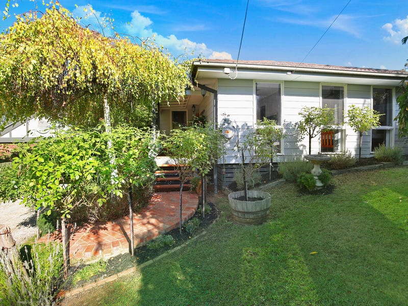 2 Valewood Drive, Launching Place, VIC 3139