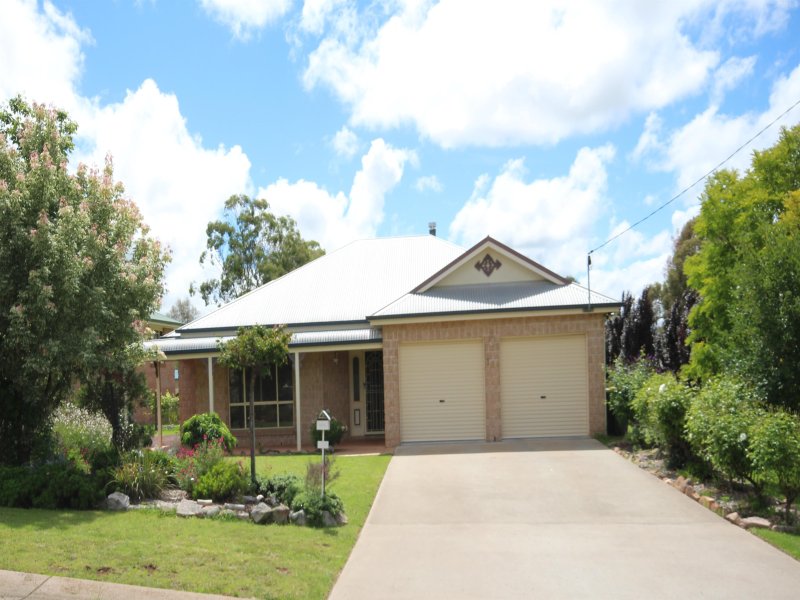 117 Duncan Street, Tenterfield, NSW 2372 Property Details