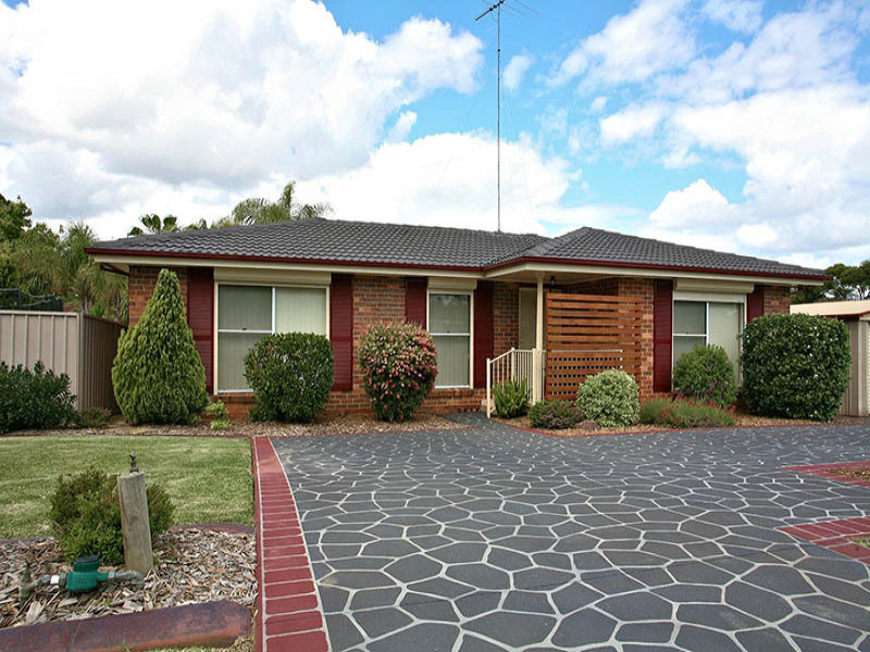 14 Corio Drive, St Clair, NSW 2759