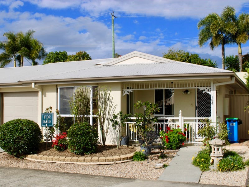 Palm Lake Resort Waterford Retirement Living at 2971 High Road