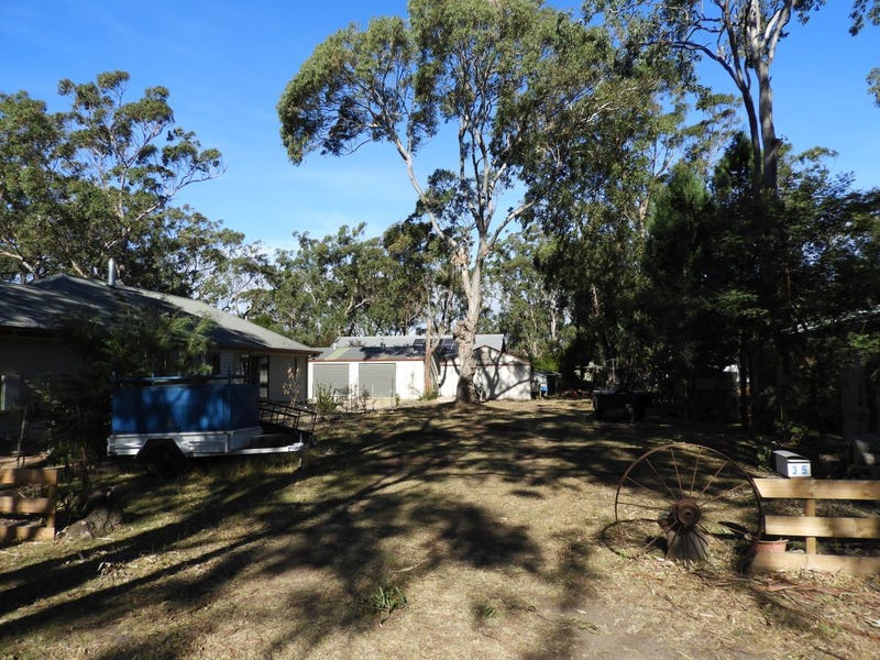 35 Seventh Parade, Raymond Island, VIC 3880