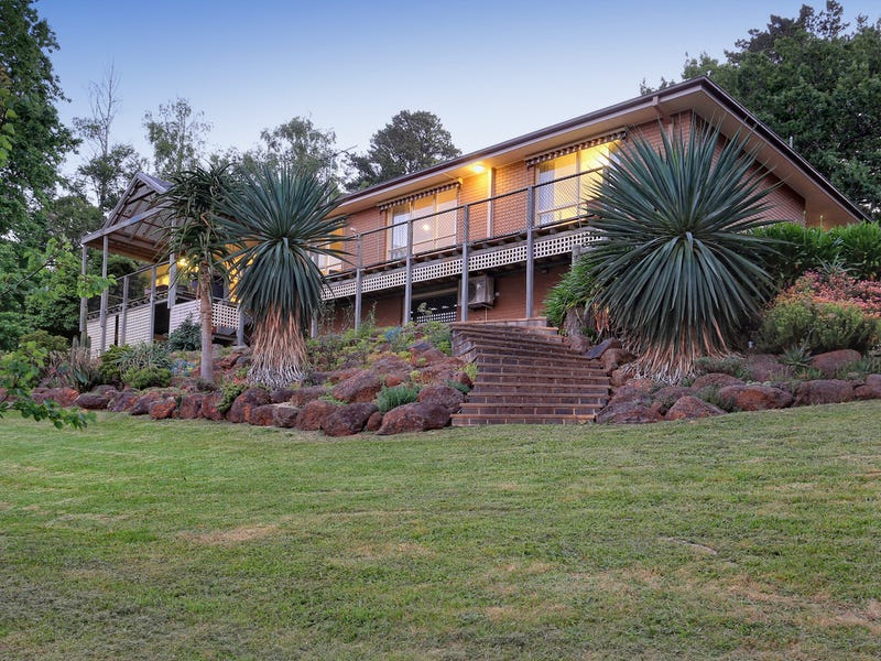 2 Oak Avenue, Emerald, Vic 3782 Property Details