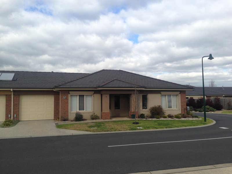 10 Waterford Park Avenue, Knoxfield, VIC 3180