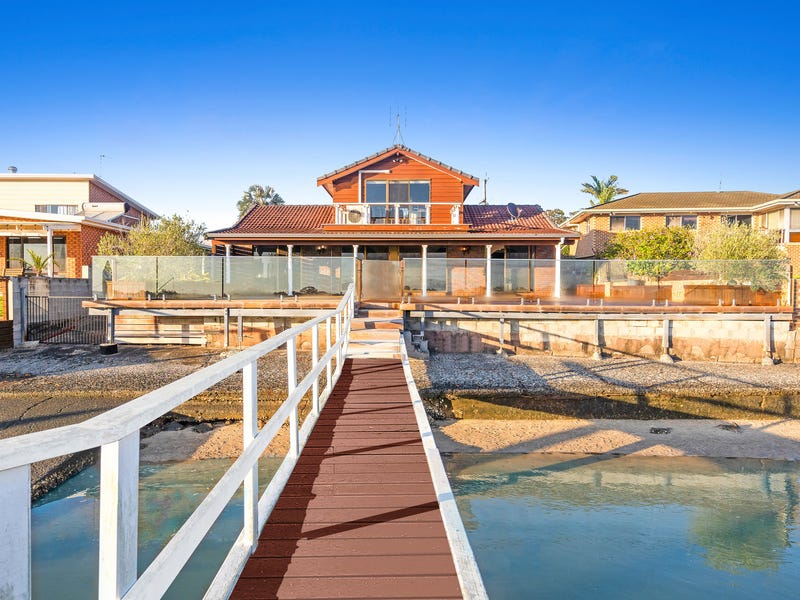 18 Esplanade, Jacobs Well, QLD 4208