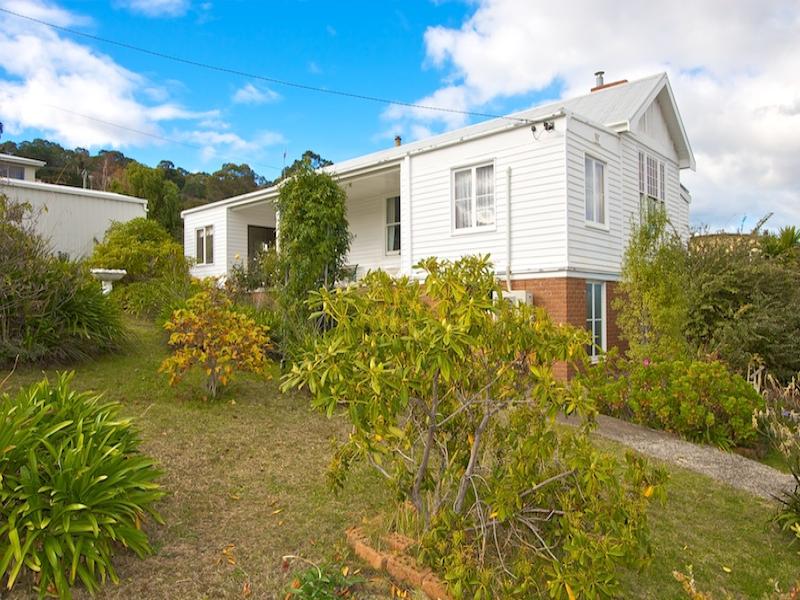 9 Boatta Road, Lindisfarne, Tas 7015 Property Details