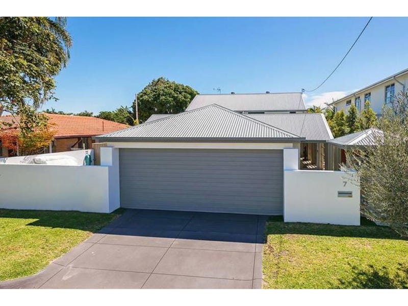 7 Donald Avenue, Paradise Point, QLD 4216