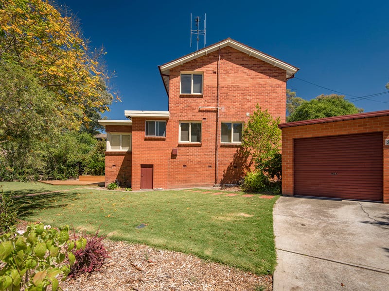 27 White Cres, Campbell, ACT 2612