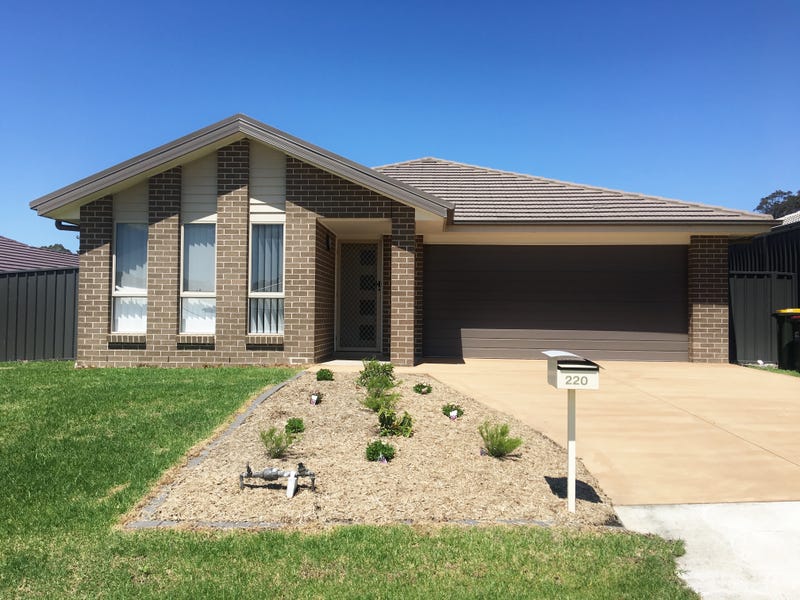 220 Johns Road, Wadalba, NSW 2259