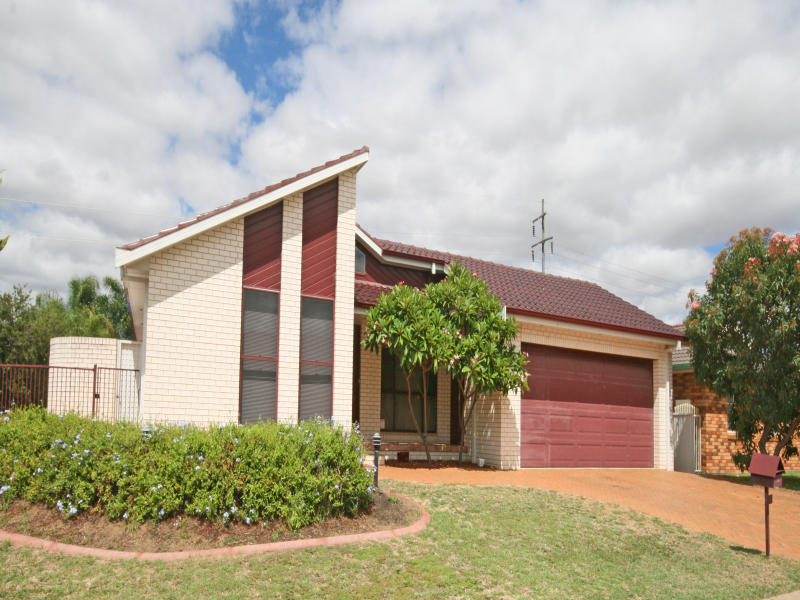 18 Glen Alpha Close, Tamworth, NSW 2340 - Property Details